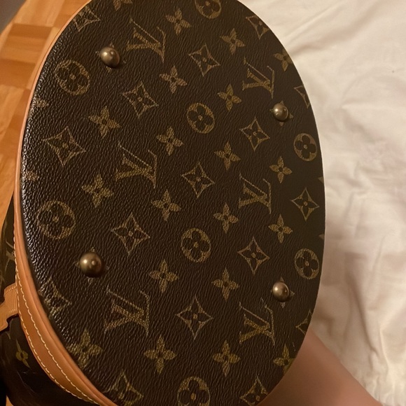 Louis Vuitton Bucket GM - Picture 5 of 10